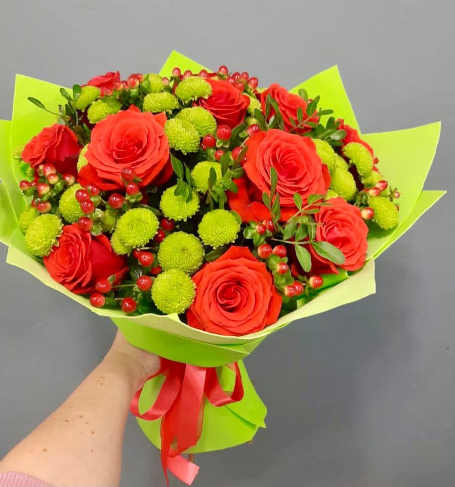 Букет цветов из: Хризантемы и Розы в Падаре