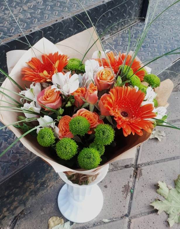 Букет цветов из: Герберы, Хризантемы, Альстромерии и Розы в Падаре