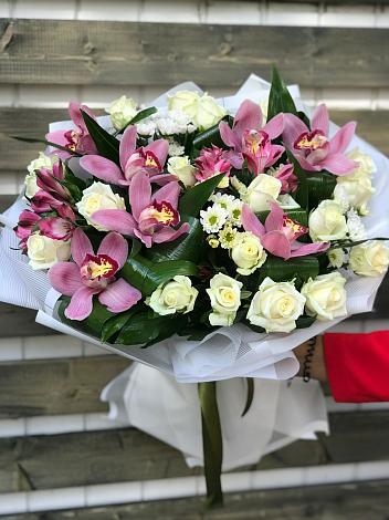 Букет цветов из: Розы и Хризантемы в Падаре