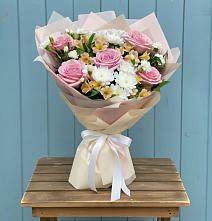 Букет цветов из:  Гвоздики, Орхидеи и Розы #REPLACE_PRED# Падаре