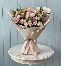 Букет цветов из:  Розы и Лизиантусы в Падаре