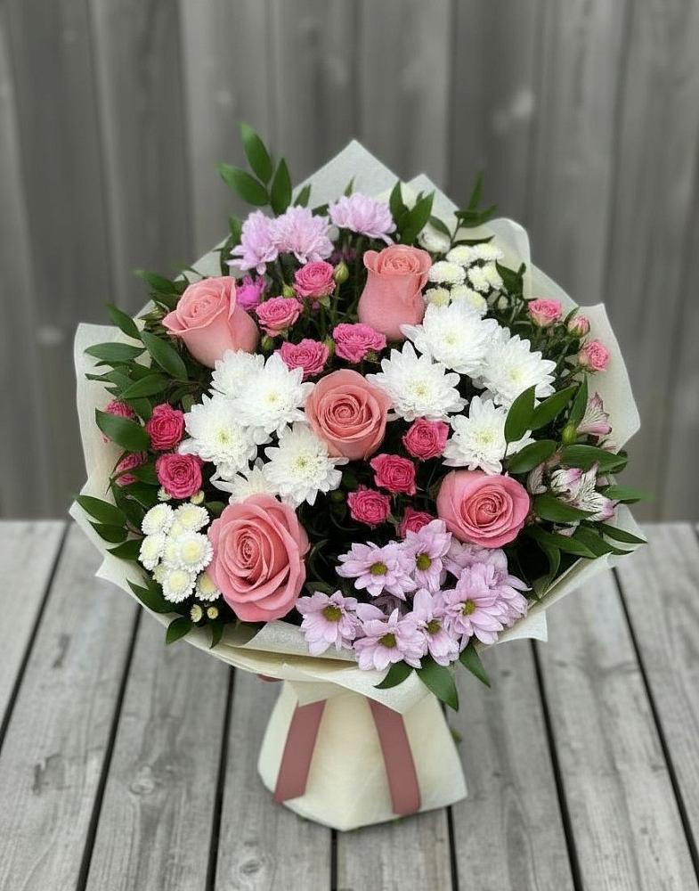 Букет цветов из: Альстромерии, Гвоздики, Розы и Хризантемы в Падаре