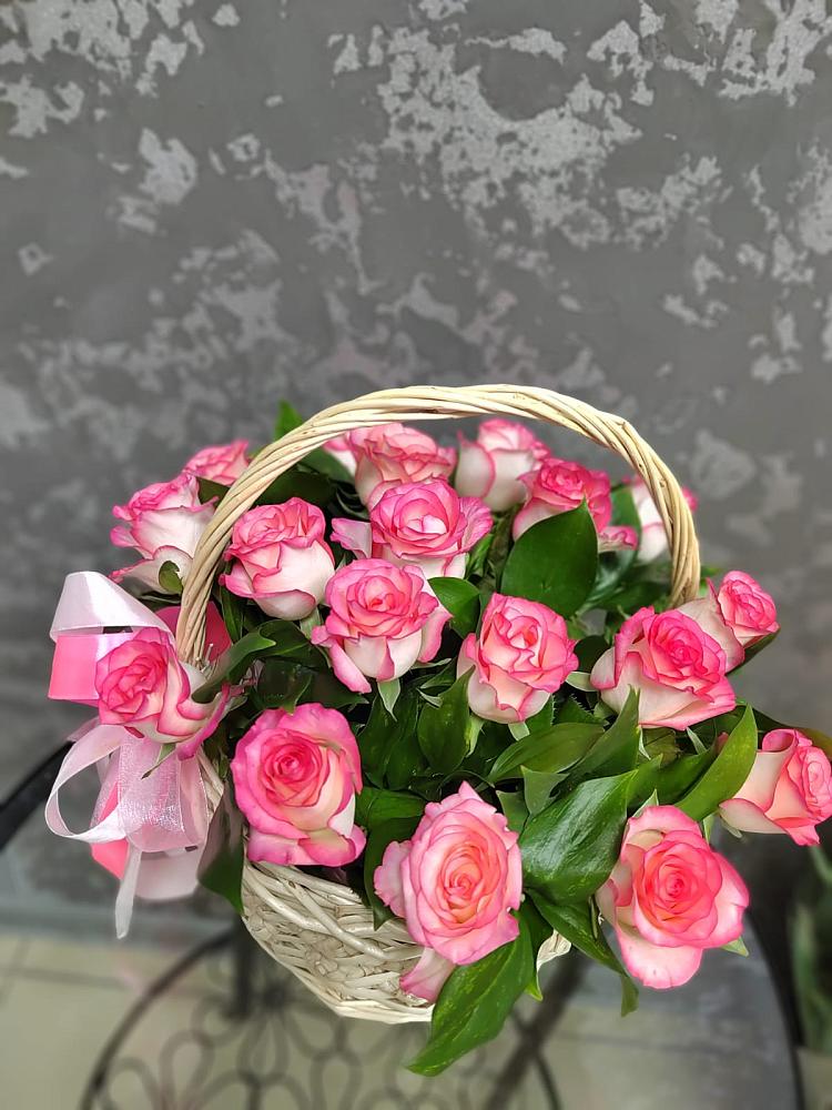 Цветочная композиция из Розы в корзине в Падаре