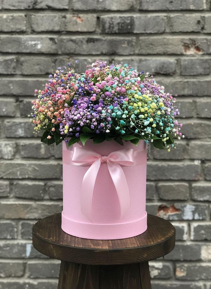 Цветочная композиция из Гипсофила и Розы в шляпной коробке в Падаре