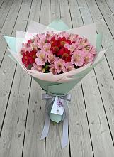 Букет цветов из:  Альстромерии в Падаре
