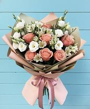 Букет цветов из:  Розы, Альстромерии и Лизиантусы в Падаре