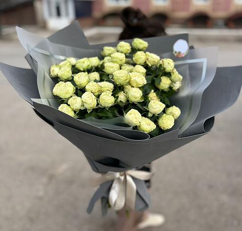 Букет Белые кустовые розы Солинеро в Падаре