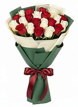 Букет Микс из красных и белых роз в Падаре