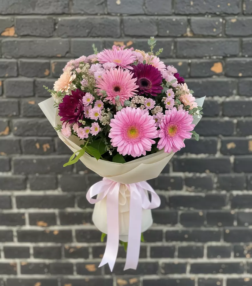 Букет цветов из: Герберы и Хризантемы в Падаре