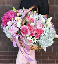 Композиция солнечный день в Падаре Цветочная композиция из Розы, Хризантемы, Пионы и Лизиантусы в корзине в Падаре