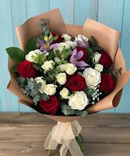 Букет цветов из:  Розы и Альстромерии в Падаре