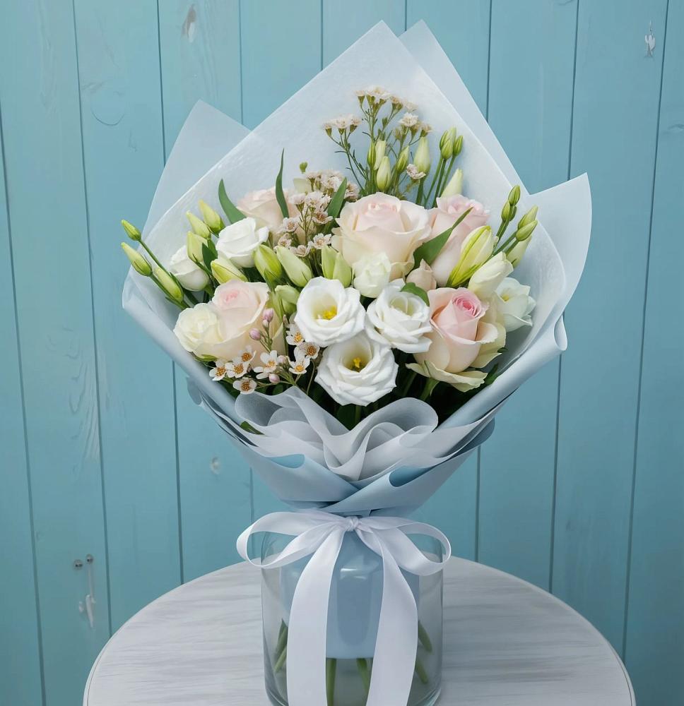 Букет цветов из: Розы и Лизиантусы в Падаре