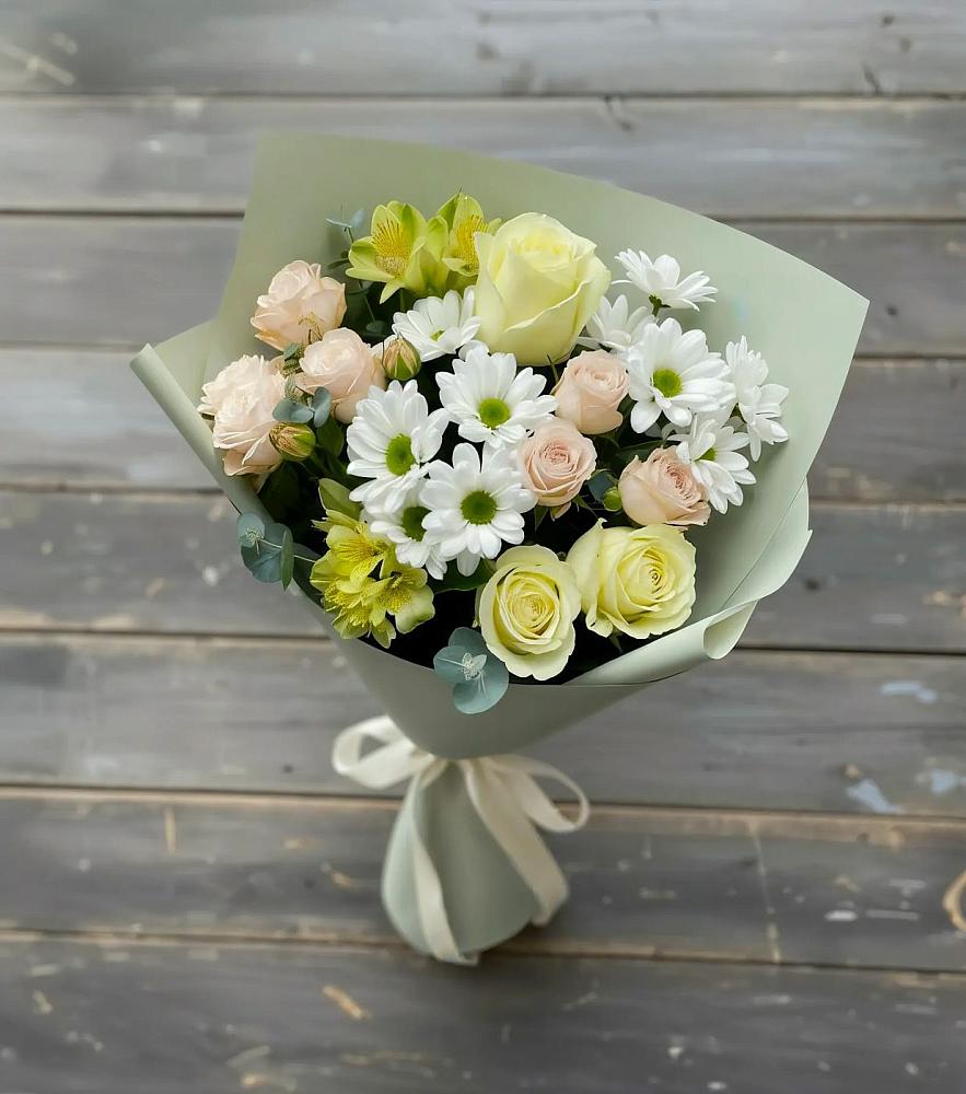 Букет цветов из: Альстромерии, Розы и Хризантемы в Падаре