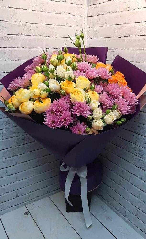 Букет цветов из: Хризантемы и Розы в Падаре