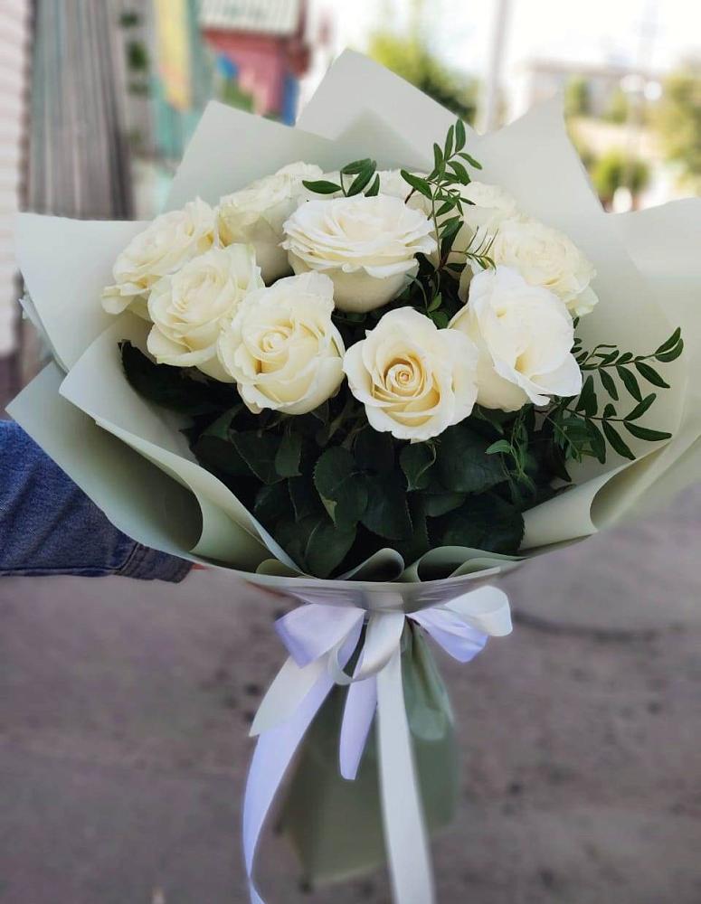 Букет Белые розы Проуд в Падаре