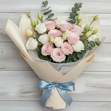 Букет цветов из:  Лизиантусы в Падаре