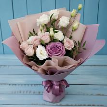 Букет цветов из:  Розы и Лизиантусы в Падаре