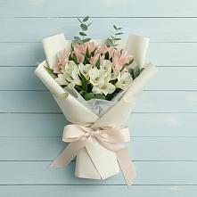 Букет цветов из:  Альстромерии в Падаре