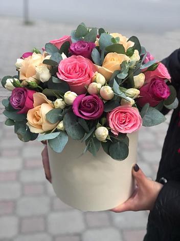Цветочная композиция из Розы в шляпной коробке в Падаре