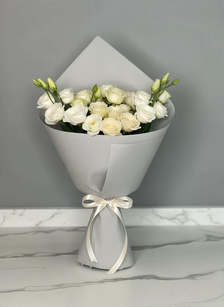 Букет цветов из: Розы и Лизиантусы в Падаре