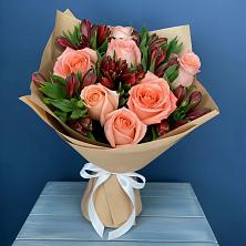 Букет цветов из:  Розы и Альстромерии в Падаре