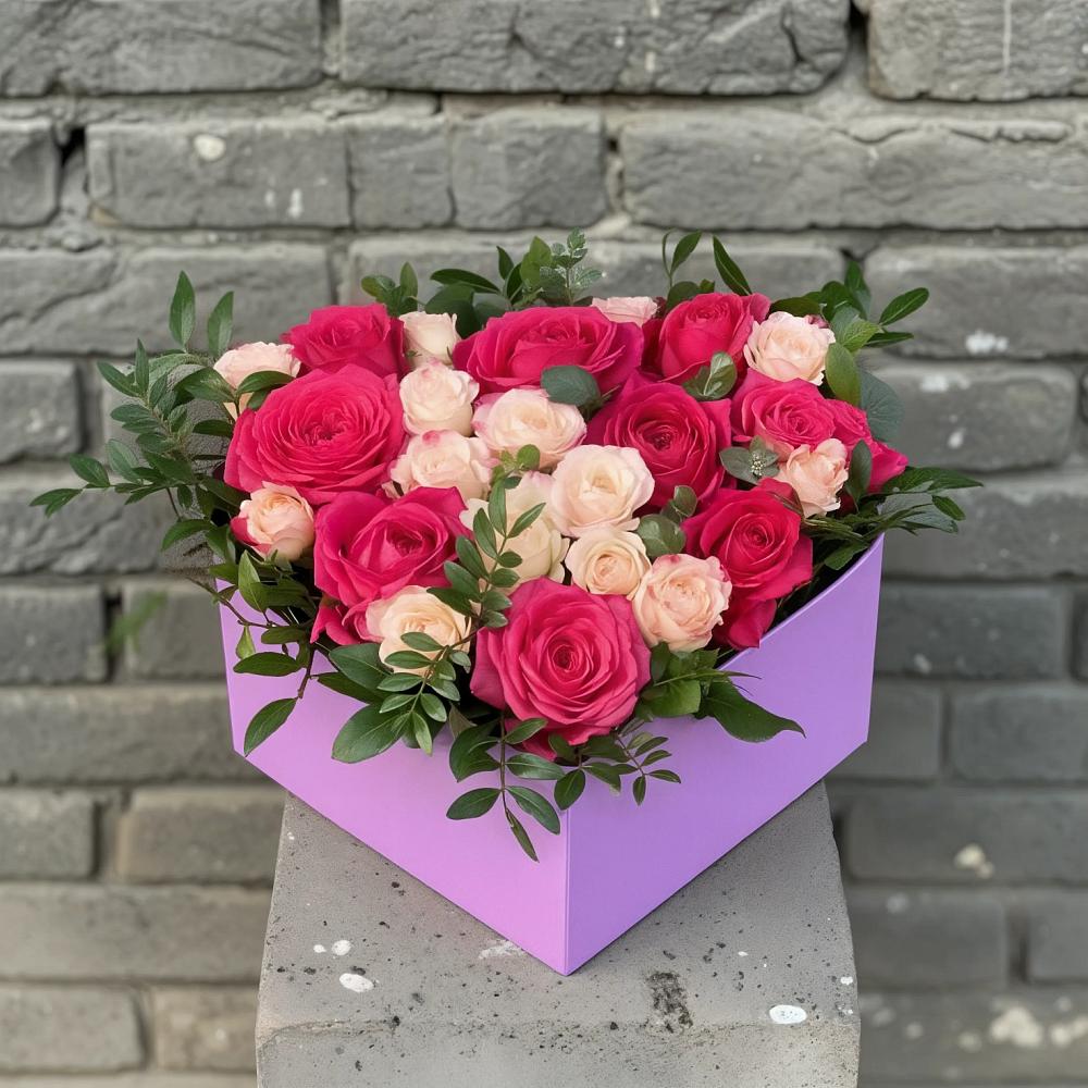 Цветочная композиция из Розы в коробке в Падаре