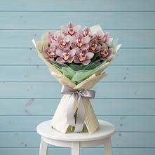 Букет цветов из:  Орхидеи и Розы в Падаре