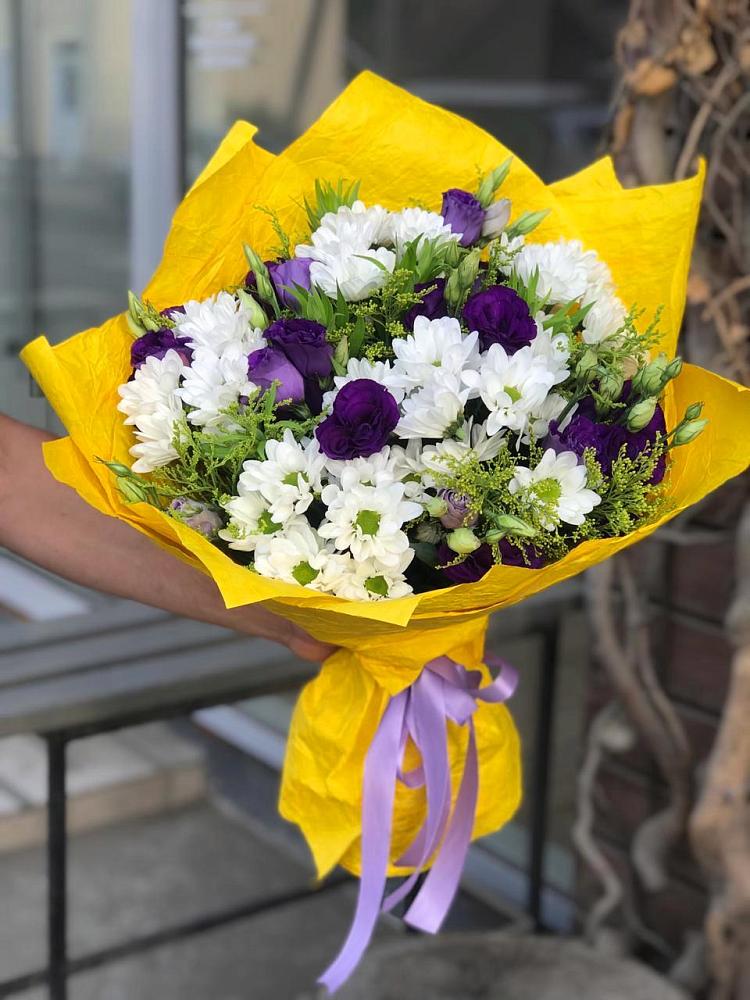 Букет цветов из: Ирисы, Хризантемы и Ромашки в Падаре