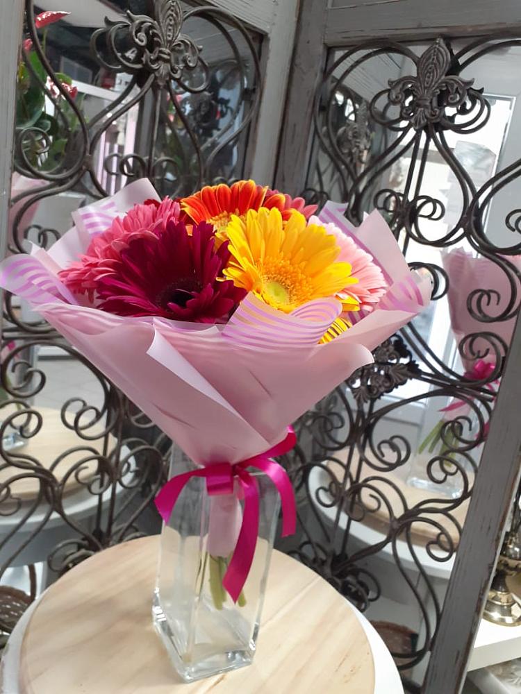 Букет цветов из: Герберы в Падаре