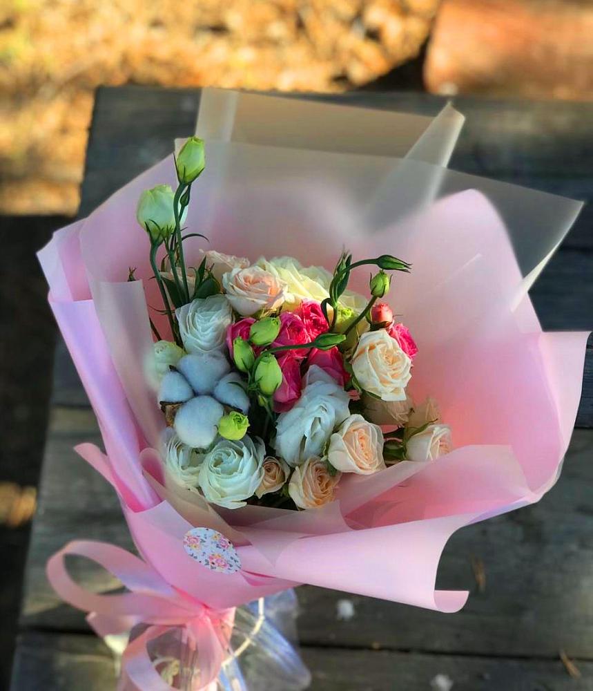 Букет цветов из: Розы и Лизиантусы в Падаре