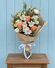 Букет цветов из:  Альстромерии, Лизиантусы, Розы и Хризантемы в Падаре