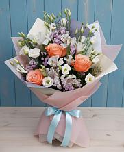 Букет цветов из:  Лизиантусы, Розы, Альстромерии и Гипсофила в Падаре