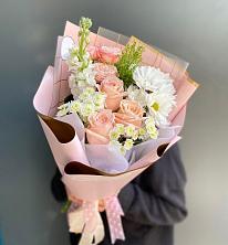 Букет цветов из:  Хризантемы и Розы в Падаре