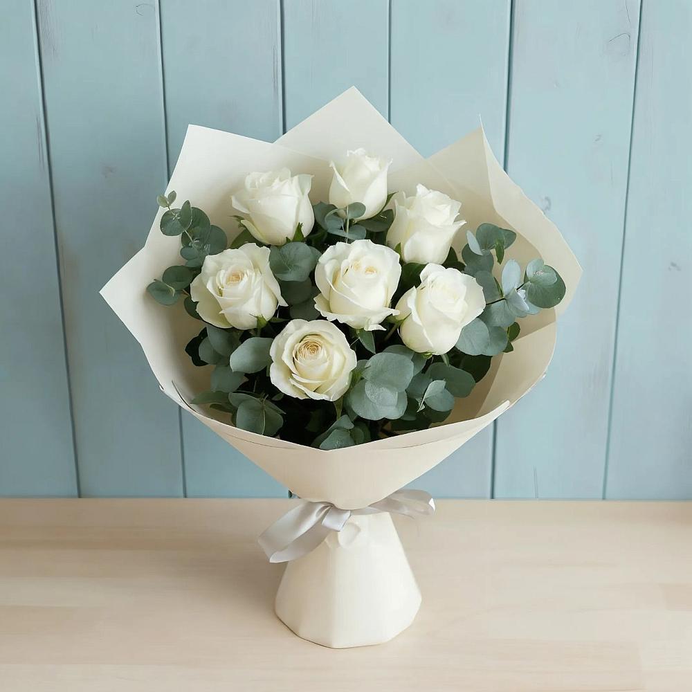 Букет Белые розы в Эвкалипте в Падаре