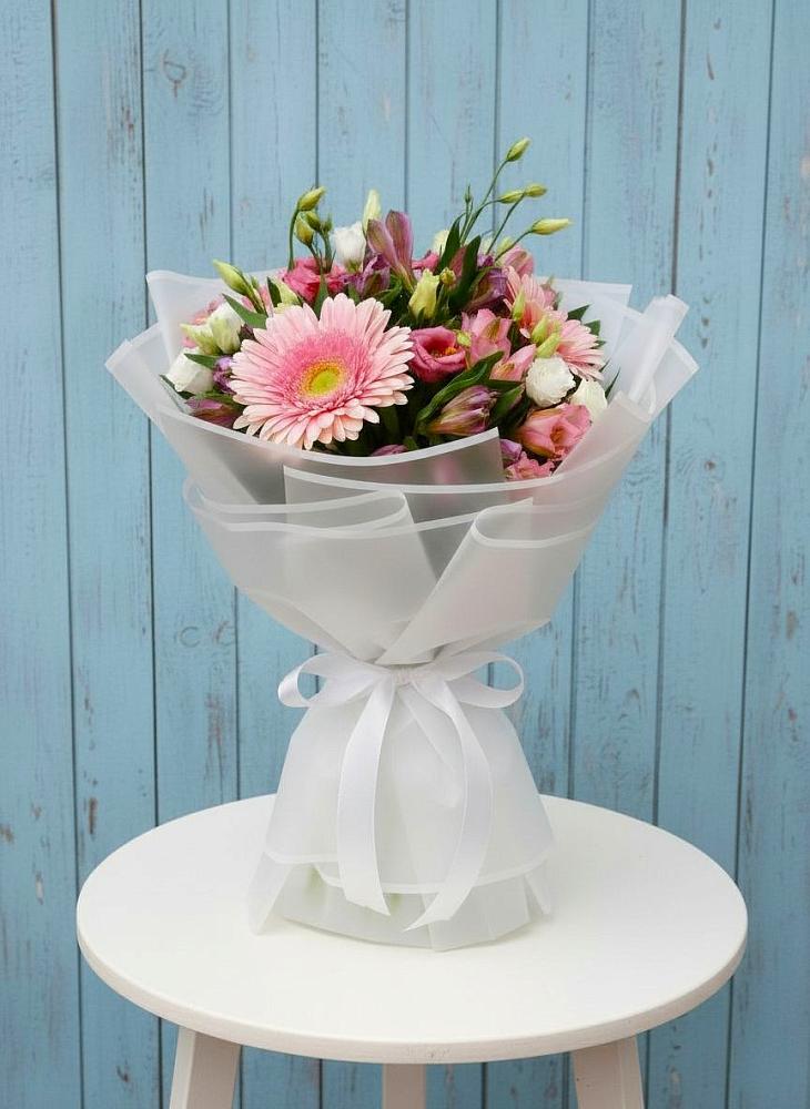 Букет цветов из: Герберы, Альстромерии и Лизиантусы в Падаре