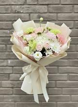 Букет цветов из:  Гвоздики, Розы, Лизиантусы и Хризантемы в Падаре