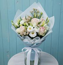 Букет цветов из:  Розы и Лизиантусы в Падаре