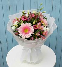 Букет цветов из:  Герберы, Альстромерии и Лизиантусы в Падаре