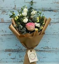 Букет цветов из:  Розы и Лизиантусы в Падаре