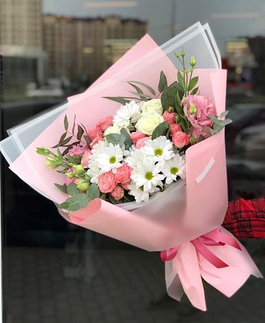 Букет цветов из: Розы, Лизиантусы и Хризантемы в Падаре