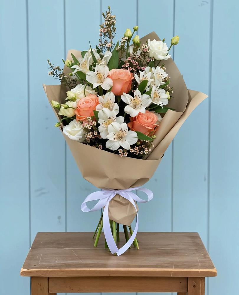 Букет цветов из: Альстромерии, Лизиантусы, Розы и Хризантемы в Падаре