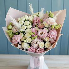 Букет цветов из:  Альстромерии и Розы в Падаре