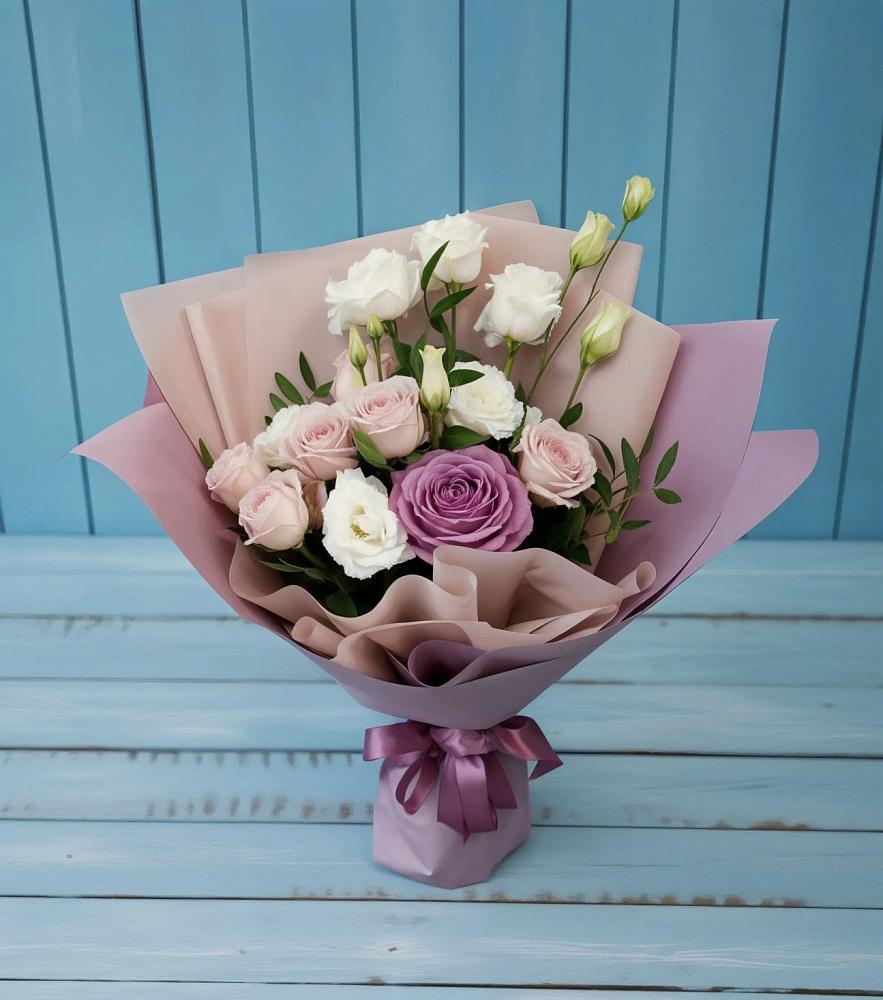 Букет цветов из: Розы и Лизиантусы в Падаре