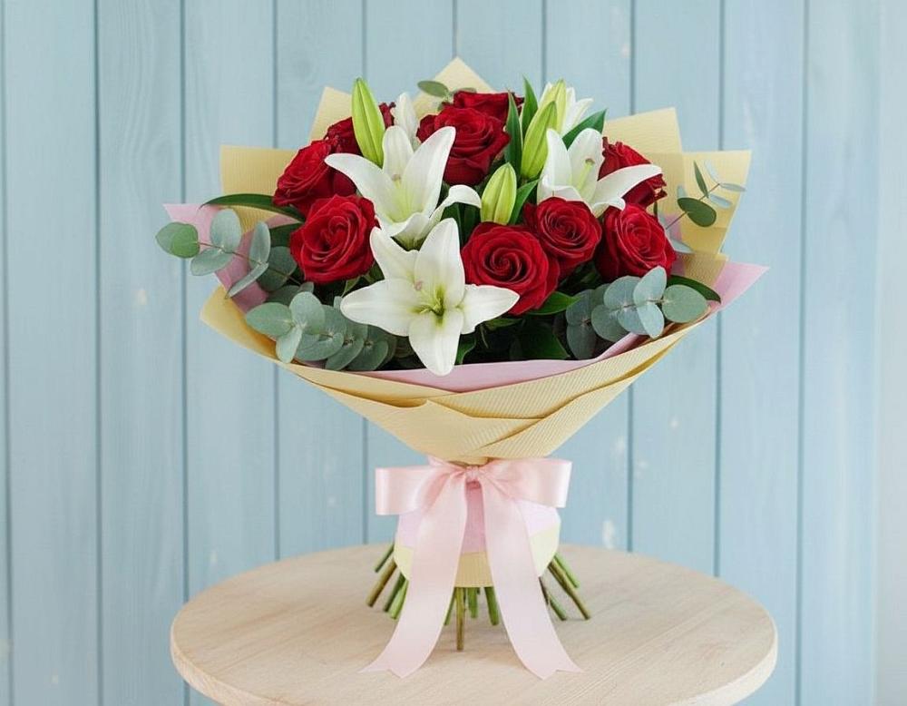 Букет цветов из: Лилии и Розы в Падаре